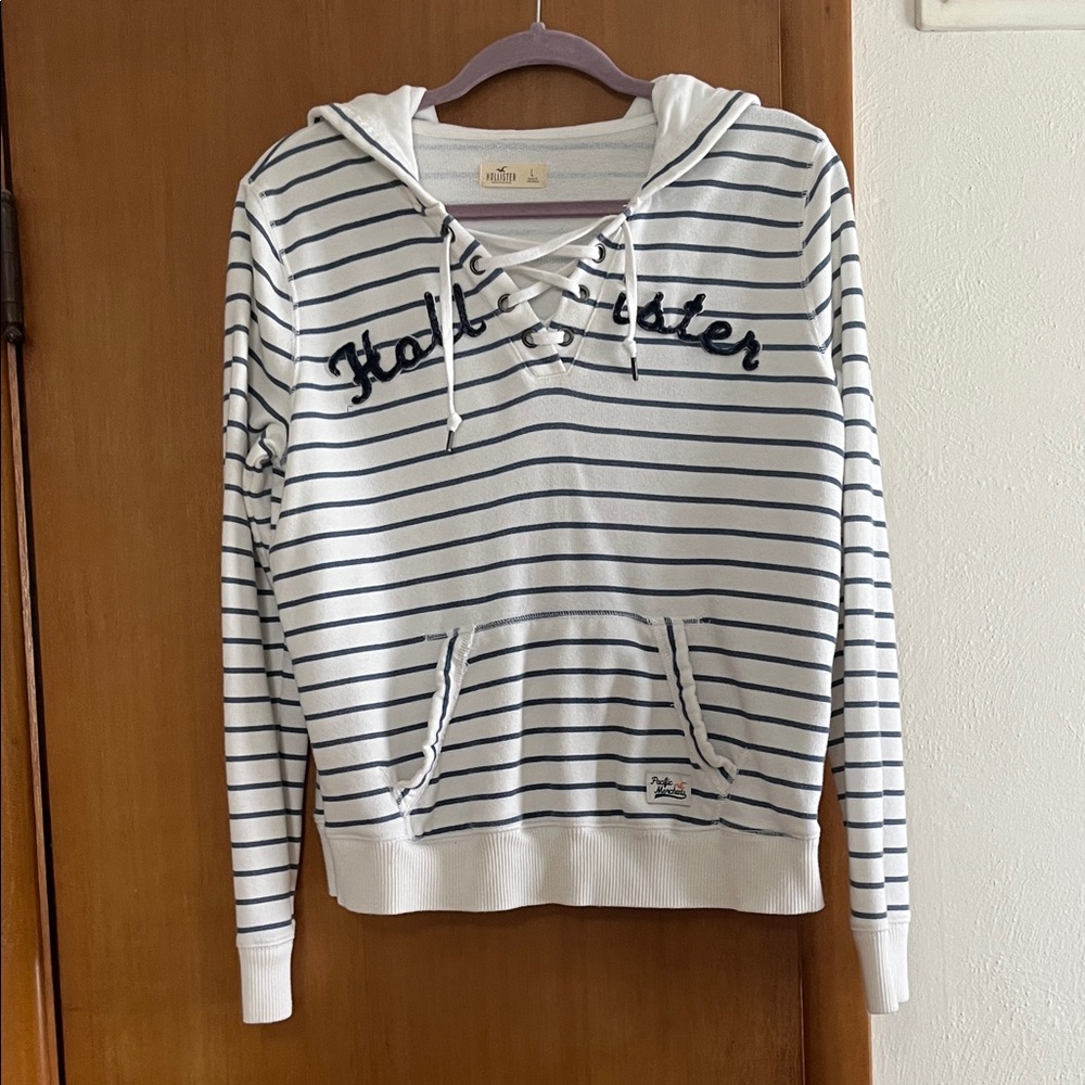 Hollister Women's Navy and White Striped Sweater